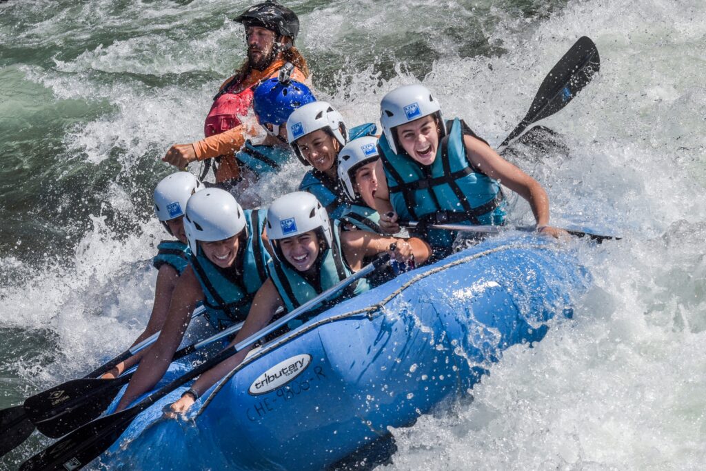 actividad de aventura, disfruta de las emociones en rafting con tus amigos vive sensaciones en rafting
