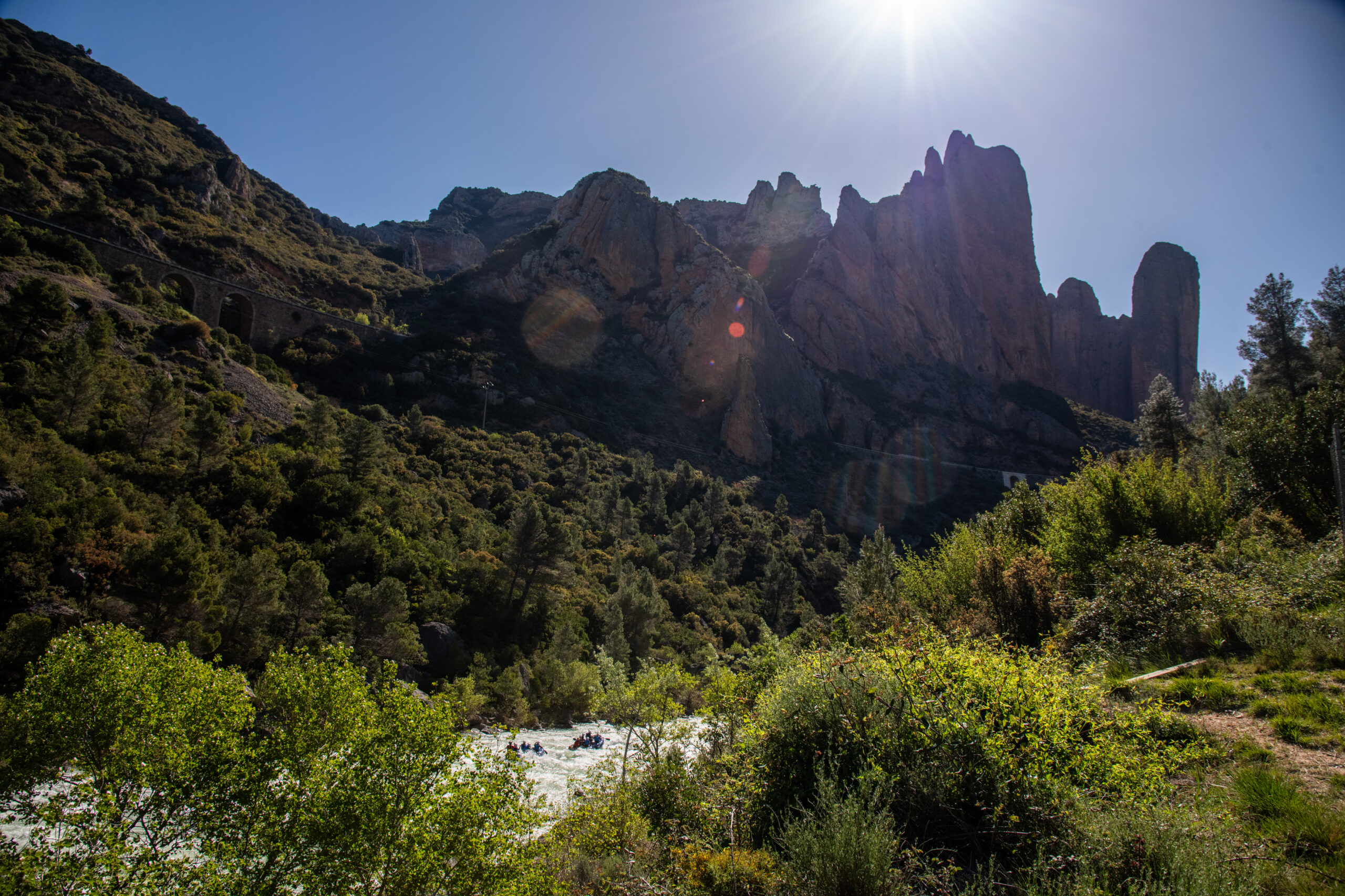 rutas de montaña fáciles en el Pirineo descubre los mallos de riglos