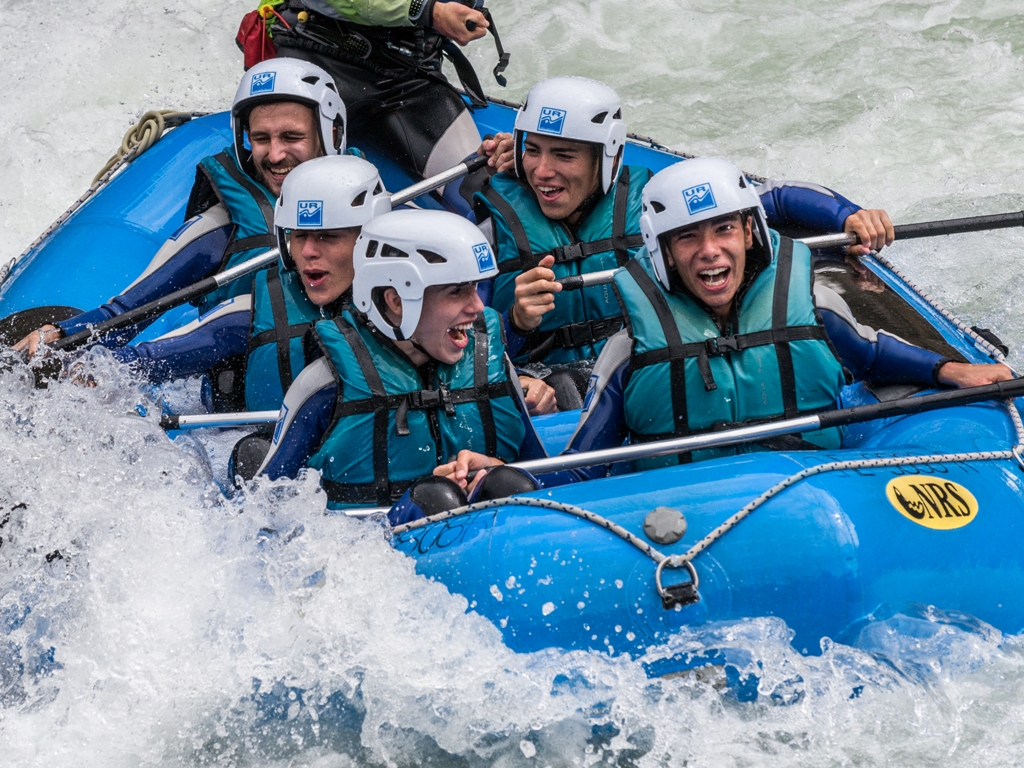 planes de aventura para adolescentes en el Pirineo. Actividad de Rafting