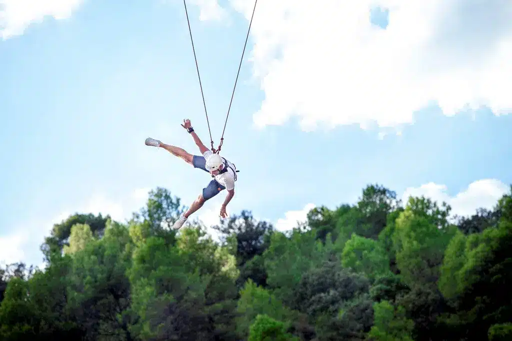 Salto en Puenting en el Pirineo de Huesca UR Pirineos foto de Lolo Franco y Locura de vida.jpg Salto en Puenting en el Pirineo de Huesca UR Pirineos