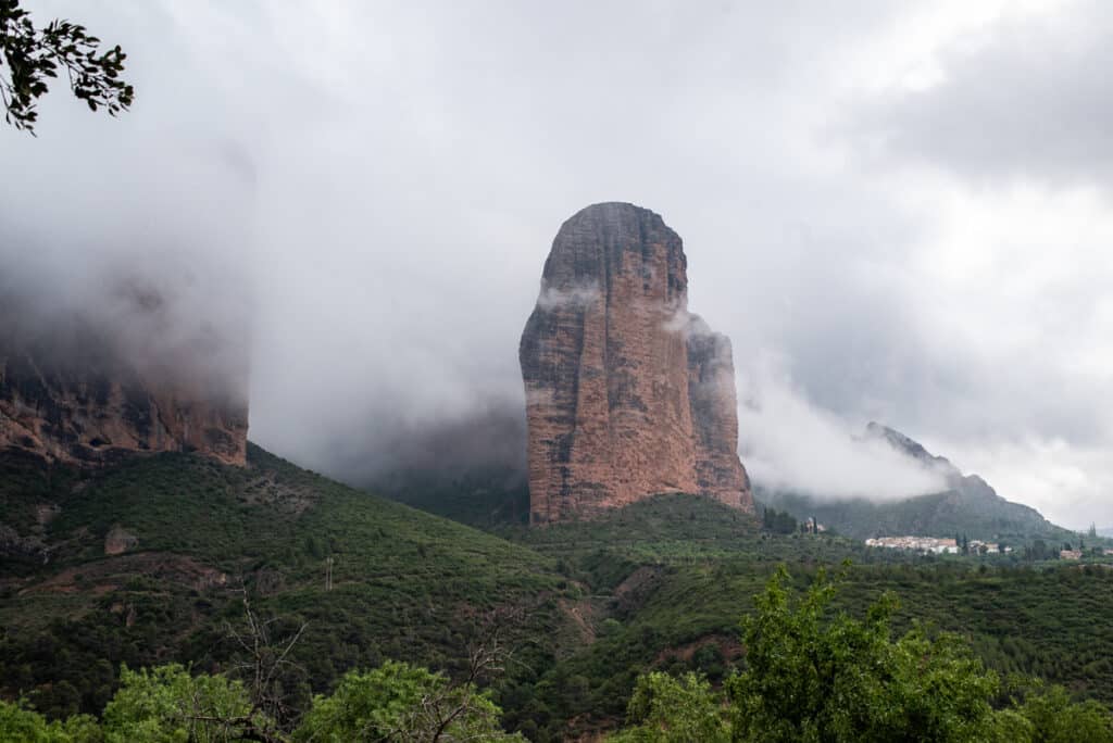 otoño pirineo|mallos de riglos|Actividades en Aragón en primavera: naturaleza y aventura para todos