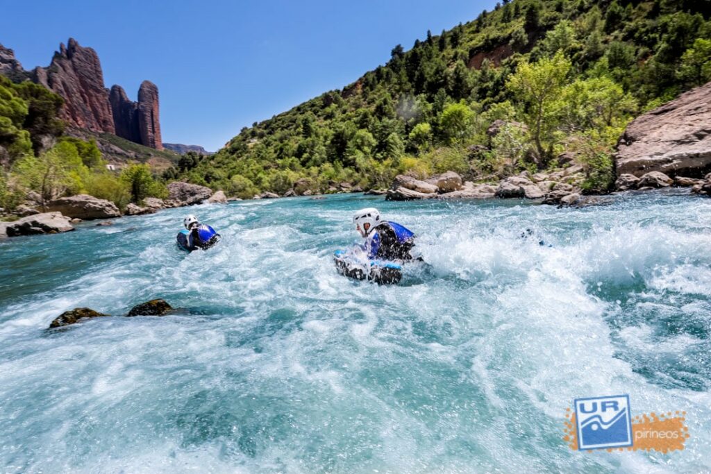 rio gallego|mallos|rafting en los pirineos|kayak-en-jaca|saltos-de-cascada-con-kayak|volando-en-kayak|figuras-en-kayak|kayak-un-estilo-de-vida|piragua-aventura-murillo-de-gallego|olympus-digital-camera|hidrospeed|ur-pirineos-murillo-de-gallego-deportes-de-aventura