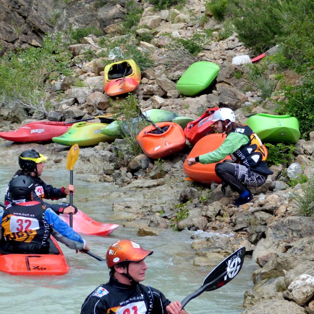 Kayak-un-estilo-de-vida-1980x1981|yvlke9g8|piragua-aventura-murillo-de-gallego|olympus-digital-camera|figuras-en-kayak-1980x1711|volando-en-kayak-1980x1320|saltos-de-cascada-con-kayak-scaled