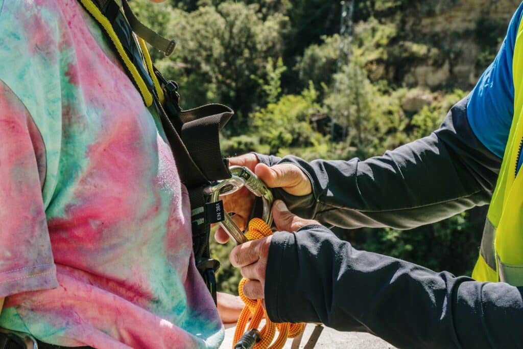 deportes de aventura y seguridad|planes de aventura para adolescentes en el Pirineo. material homologado y renovado