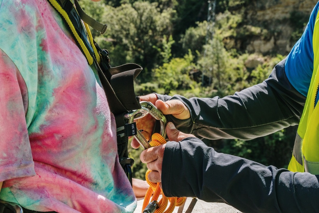 deportes de aventura y seguridad|planes de aventura para adolescentes en el Pirineo. material homologado y renovado