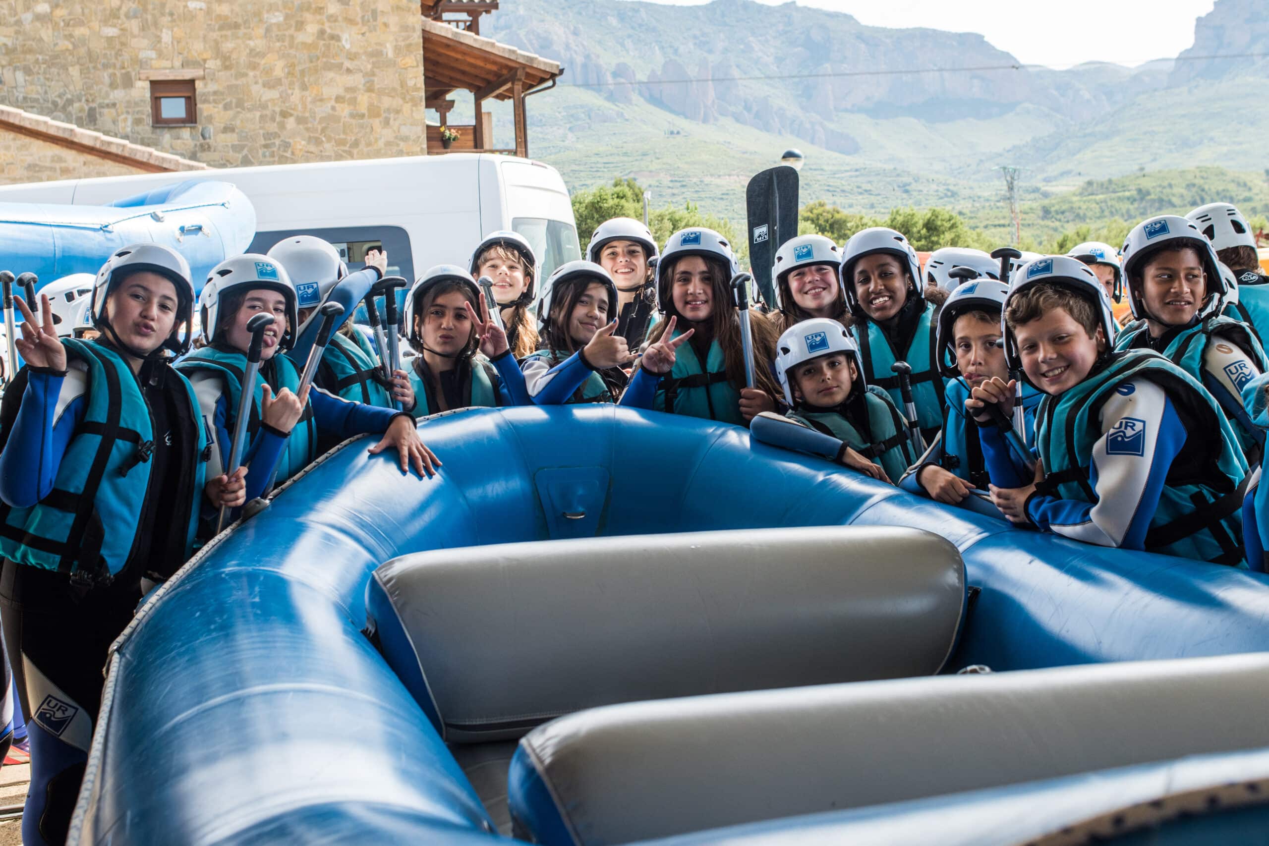 viajes de fin de curso en Aragón rafting para colegios|actividades de fin de curso en Aragón - grupo escolares|actividades de fin de curso en Aragón Excursiones para Colegios en Huesca actividad de Hidrospeed