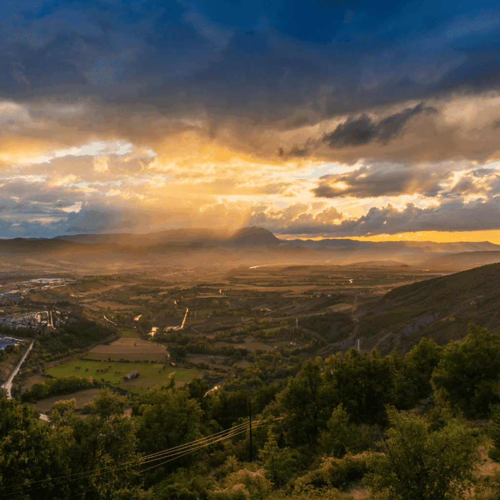 que ver en jaca|jaca-de-lejos|concha-peregrino-calles-de-jaca-camino-de-santiago|ciudadela-jaca|jaca-y-el-monte-oroel-o-pena-oroel|jaca-casco-antiguo|mercadomedieval