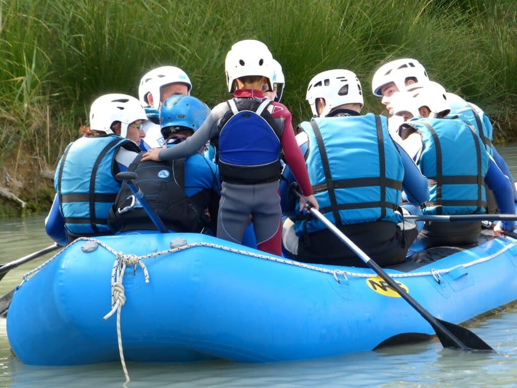 responsabilidad social en el turismo activo temporada 2025 - actividades de aventura en pocos días||festival rio gallego riofest promoviendo la cultura y tradicion del kayak|ONG Open Arms