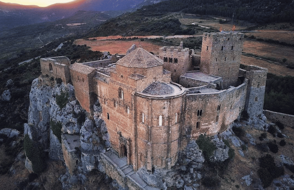 Castillo de Loarre|ciudadela de jaca|cueva de las guixas|real monasterio san juan de la peña|Huesca capital|Mapa de Aragón