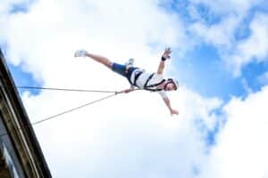 PUENTING MURILLO DE GALLEGO Descubre la diferencia entre puenting vs bungee jumping: técnica, sensaciones y cuál elegir según tu perfil. Guía clara para decidir tu salto.