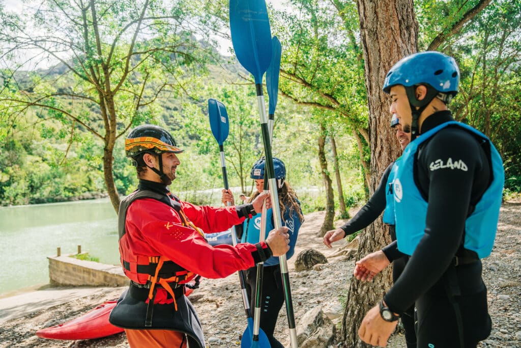 Qué es el open kayak: guía para principiantes en aguas bravas