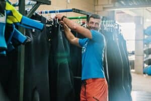 Material UR Pirineos homologado y renovado - es seguro hacer deportes de aventura