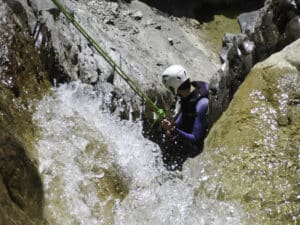 Barrancos Pirineo Jaca Acuatico con saltos UR Pirineos Mejor barranco en Huesca para principiantes