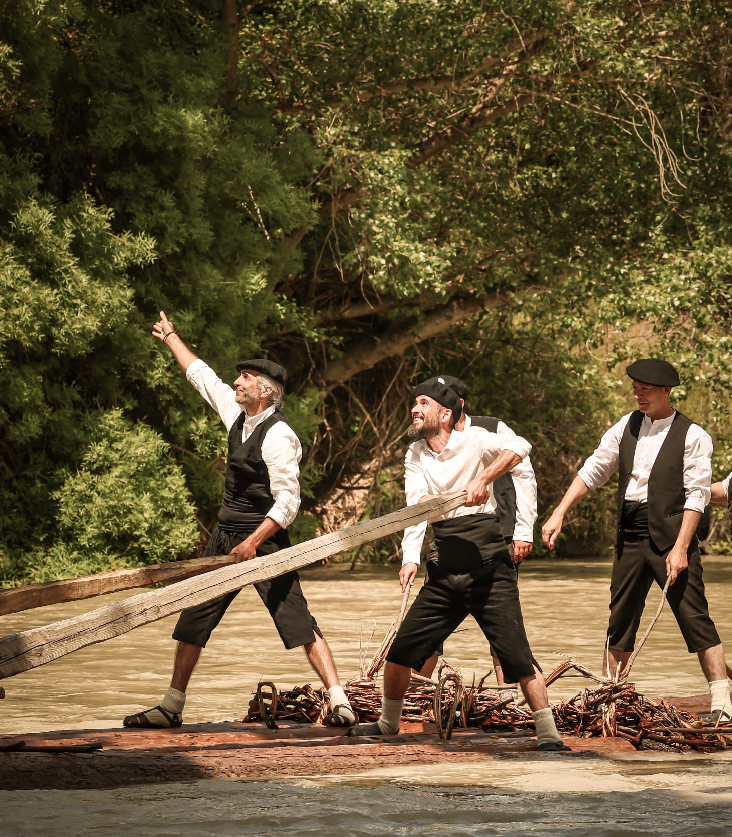 Descubre la tradición de las nabatas en el río Gállego y cómo se mantiene viva desde Murillo de Gállego. 